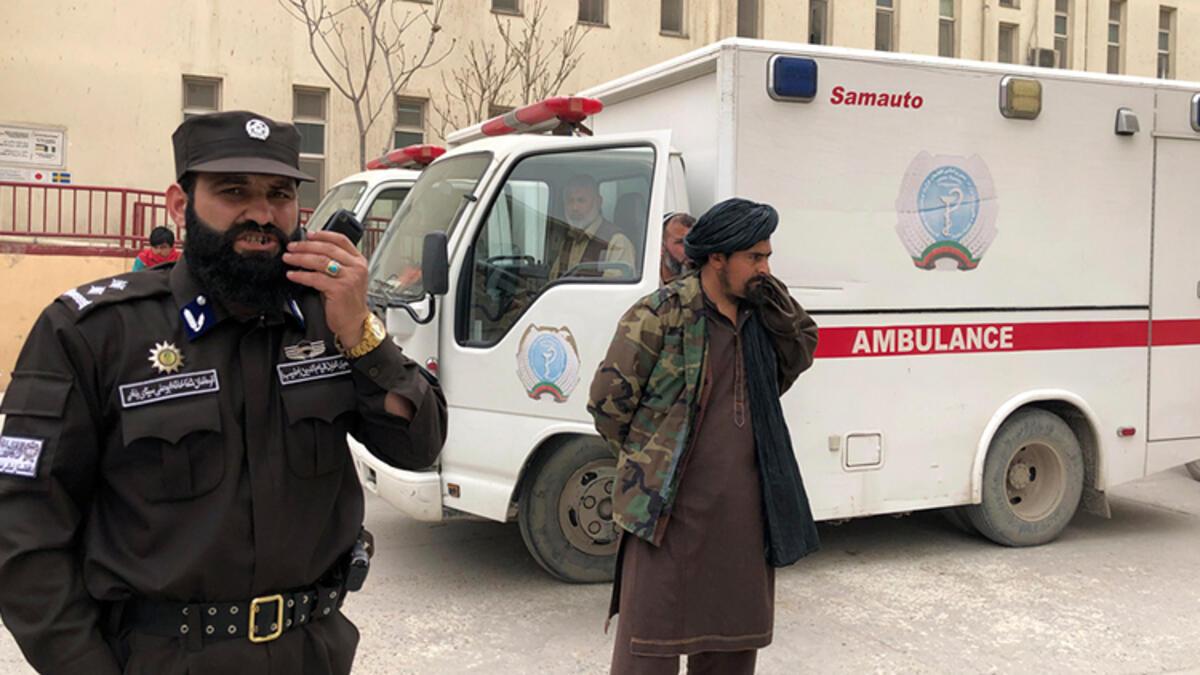 Afganistan'da gazetecilerin katıldığı aktifliğe akın: 1 meyyit, 8 yaralı