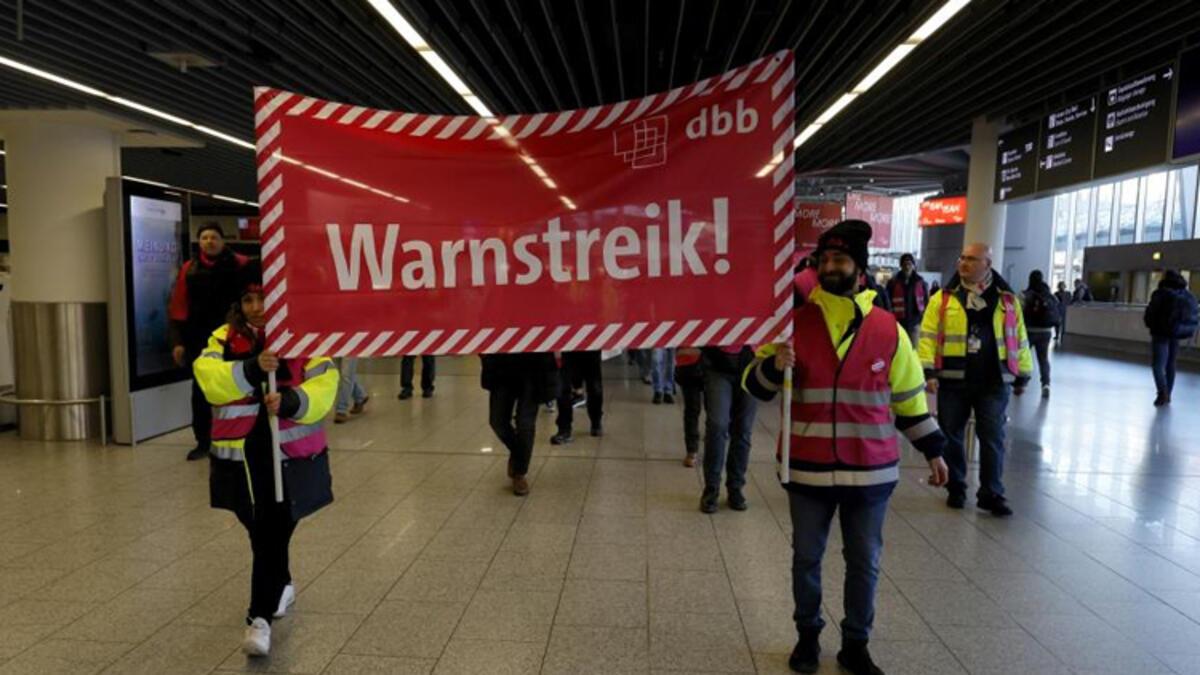 Almanya’da ulaşım kesimi çalışanları grev başlattı