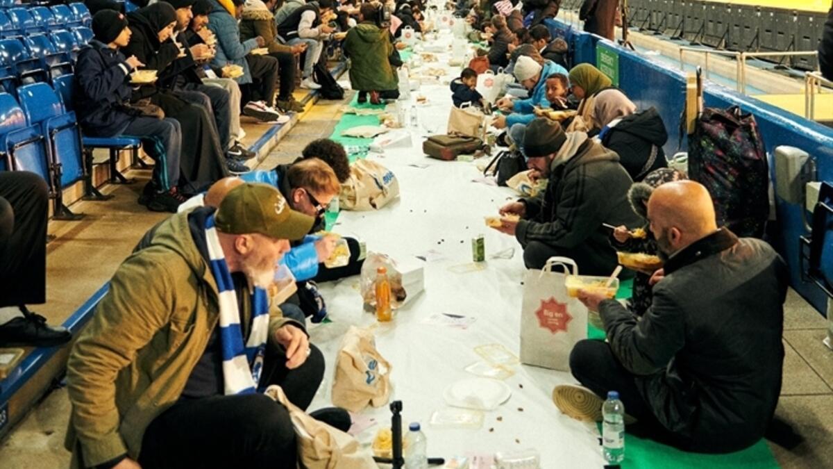 Chelsea, stadında iftar programı düzenledi