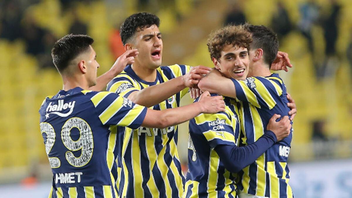 Fenerbahçe'nin genç oyuncuları, Zenit maçında gönülleri fethetti! A ekip için Buyruk Ortakaya modeli uygulanacak