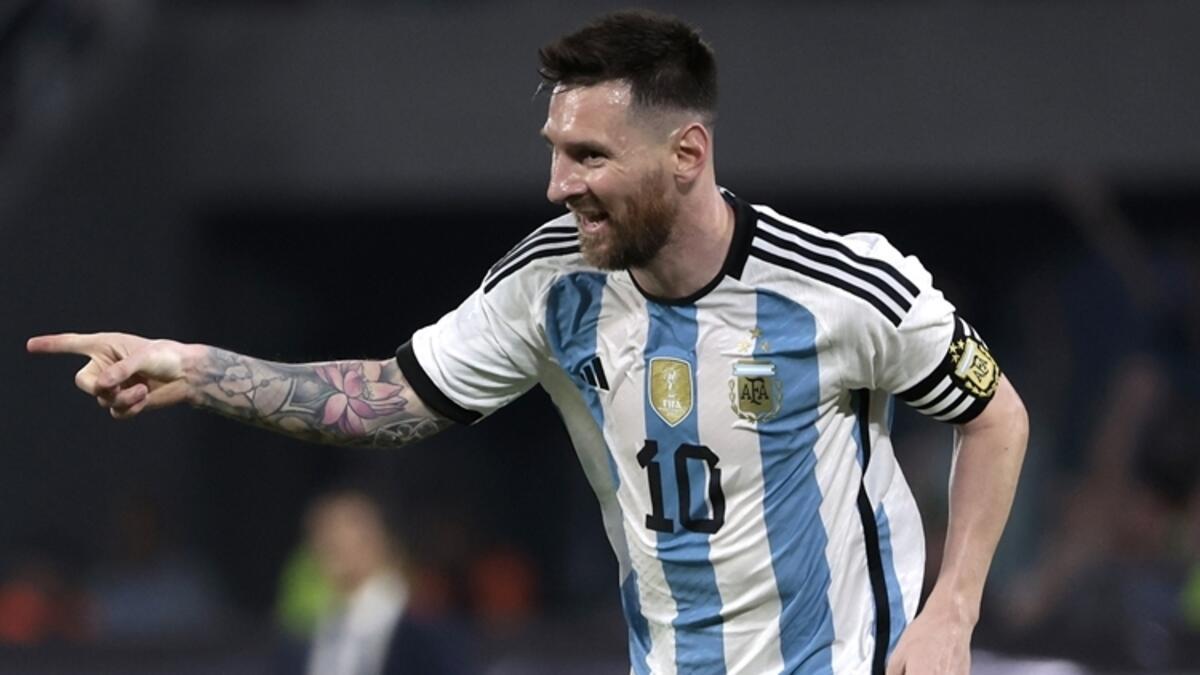 Lionel Messi, ulusal gruplarda 100 gol barajını geçen 3. futbolcu oldu