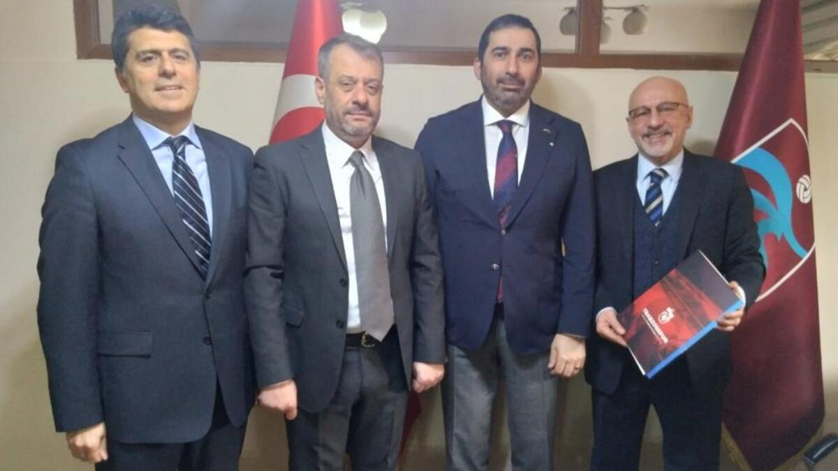 Trabzonspor’da lider adayı Ertuğrul Doğan’ın listesi Divan Kurulu’na teslim edildi