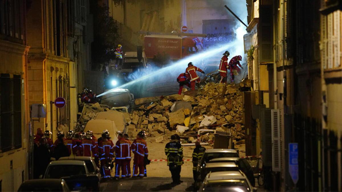 Fransa'da binalar arka arda çöktü... 10 kişi için vakte karşı yarış