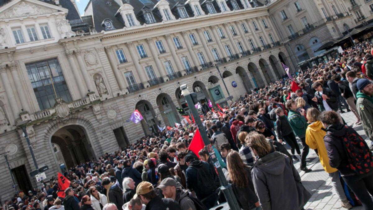 Fransa'da tartışmalı emeklilik ıslahatı maddeleşti