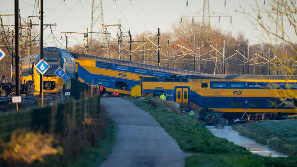 Hollanda’da yolcu treni raydan çıktı: 1 meyyit, 30 yaralı