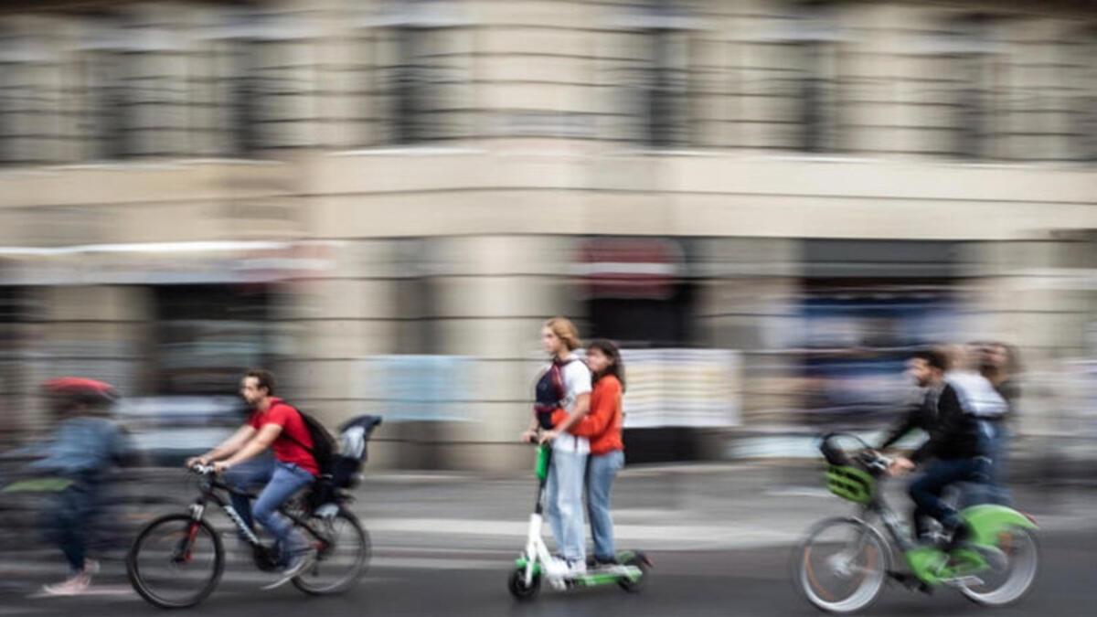 Paris, kiralık e-scooter’ları yasaklayan birinci kent oldu