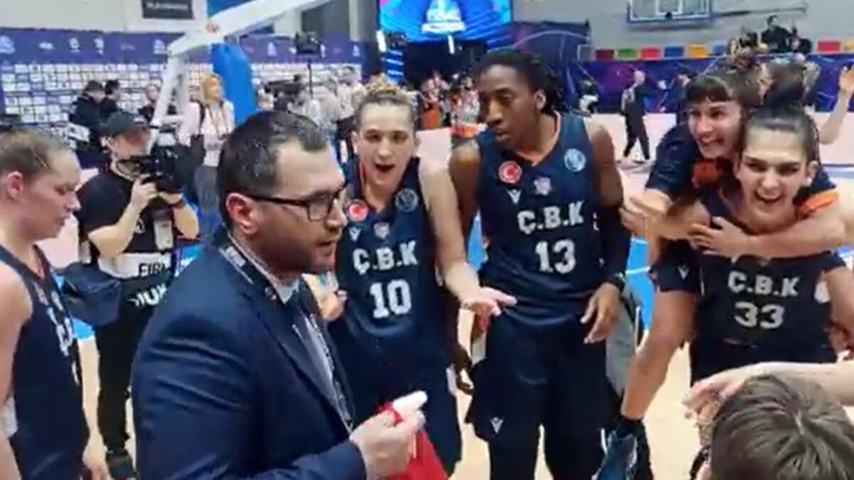 Prag’da skandal olay! Euroleague'de finale yükselen Çukurova Basketbol'un Türk bayraklı sevinci engellendi