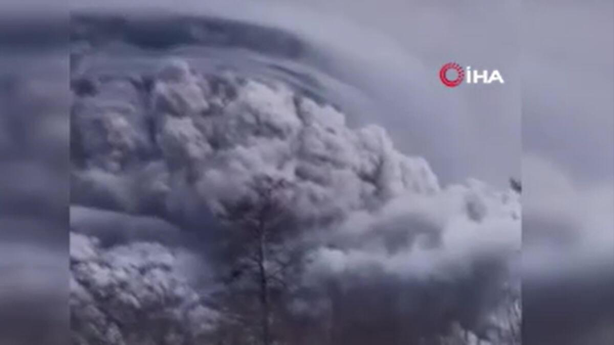 Rusya'daki yanardağ patlamasında yerleşim alanları külle kaplandı
