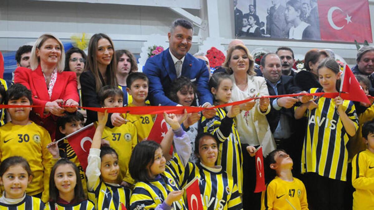 Saran gençler için 24. spor salonunu İzmit'te açtı