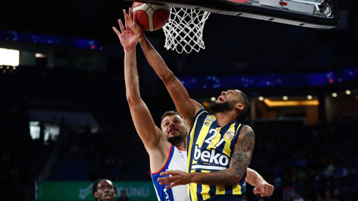 Anadolu Efes erteleme maçında Fenerbahçe Beko'yu yendi