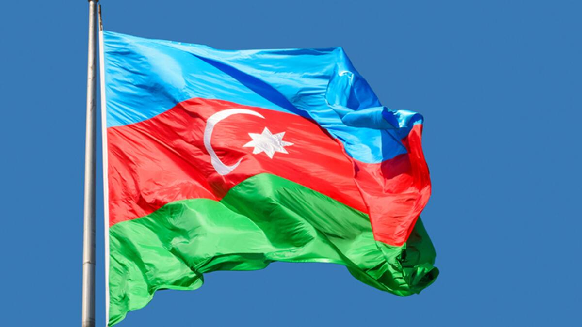 Azerbaycan: “Rus barış gücü, Ermeni kümelerin Karabağ’a yasa dışı askeri sevkiyatlarına eşlik etmeye devam ediyor”
