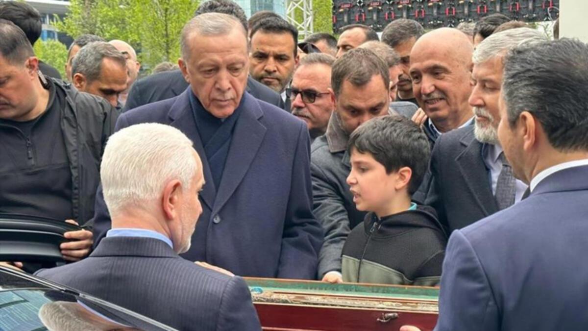 Azerbaycanlı demir ustasından Cumhurbaşkanı Erdoğan’a “Zafer Kılıcı” armağanı