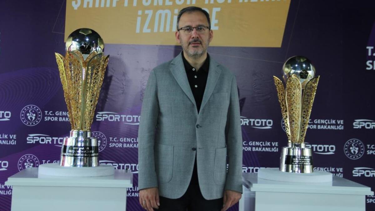 Bakan Kasapoğlu, Spor Toto Harika Lig ve 1. Lig kupalarının tanıtımına katıldı