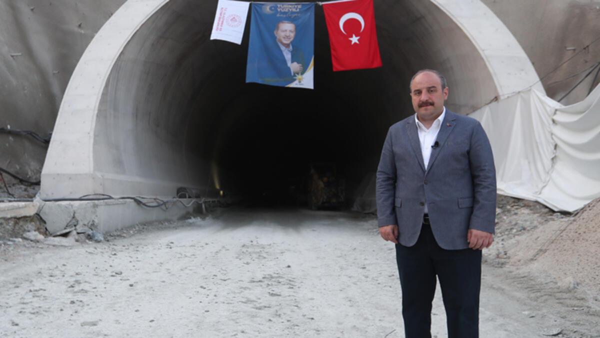 Bakan Varank, Doğancı Barajı Tüneli'nde incelemelerde bulundu