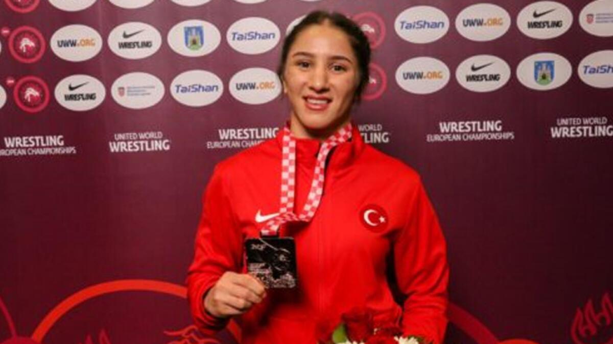 Bayan Güreş Ulusal Grubu, Avrupa Şampiyonası'nı 5 madalya ile tamamladı