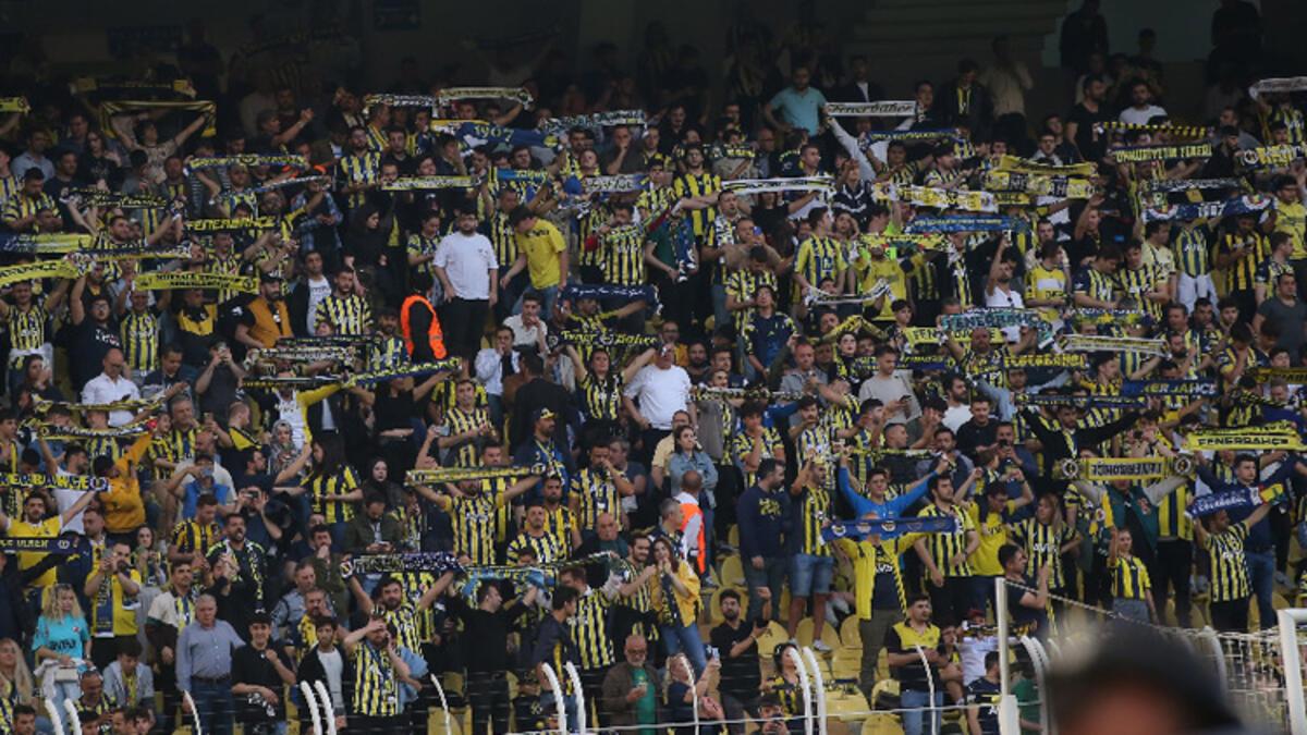 Fenerbahçe - Antalyaspor maçında Ali Koç idaresi protesto edildi