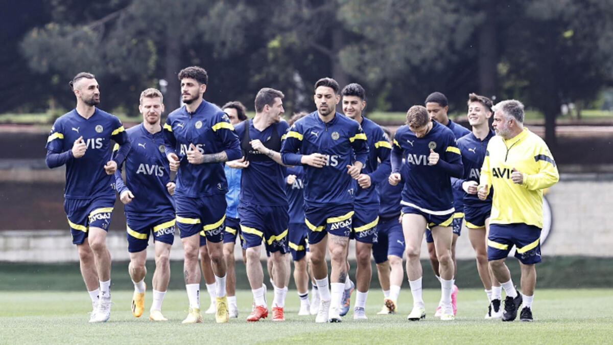 Fenerbahçe, Sivasspor mesaisini sürdürdü