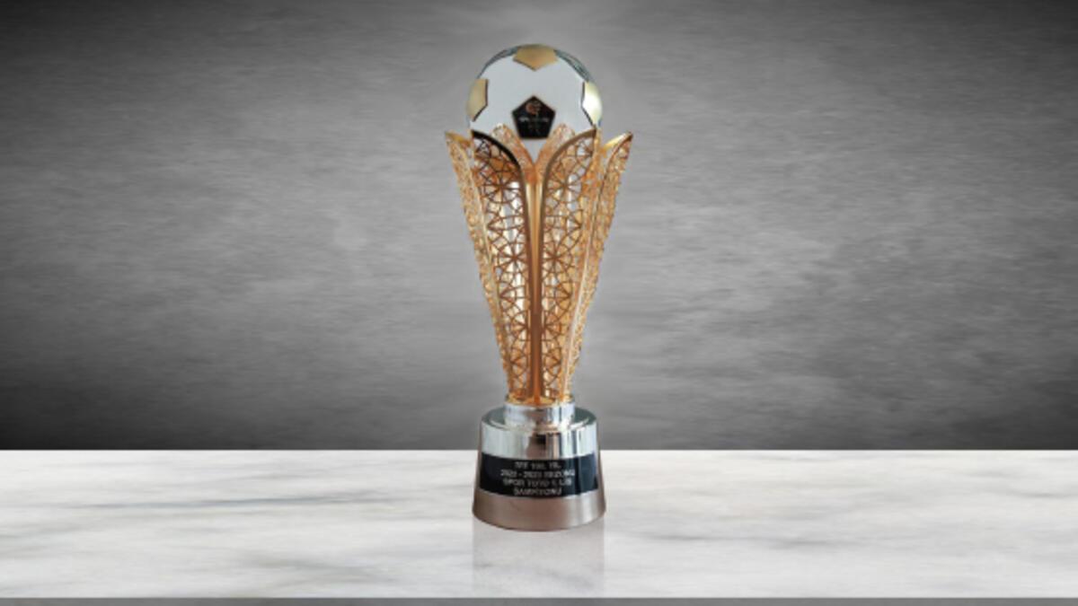 Futbolda şampiyonluk kupalarının dizaynları 100. yıla özel yenilendi