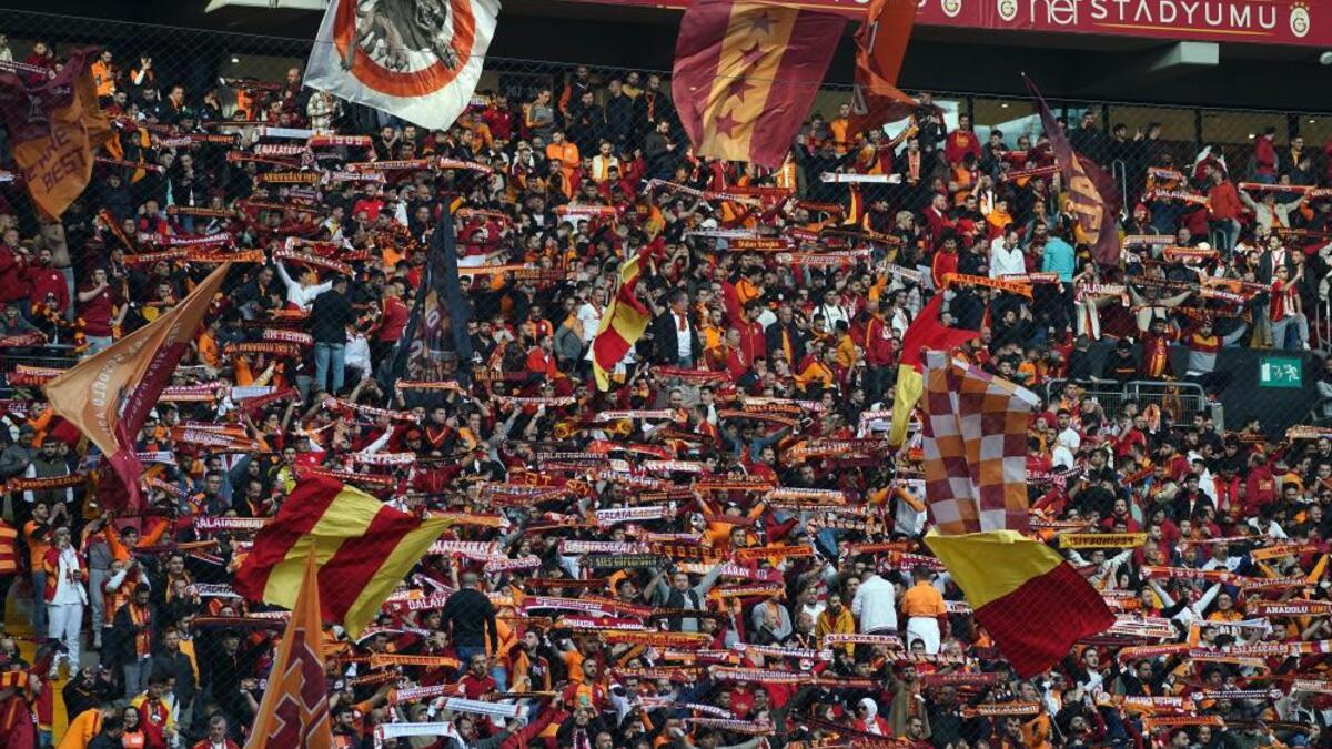 Galatasaray taraftarından kombine yenilemeye ağır ilgi