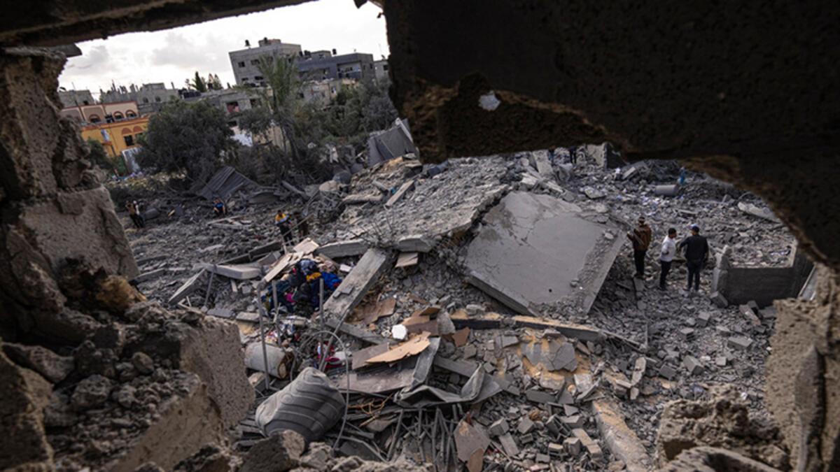İsrail savaş uçakları Gazze’de 2 konutu yerle bir etti