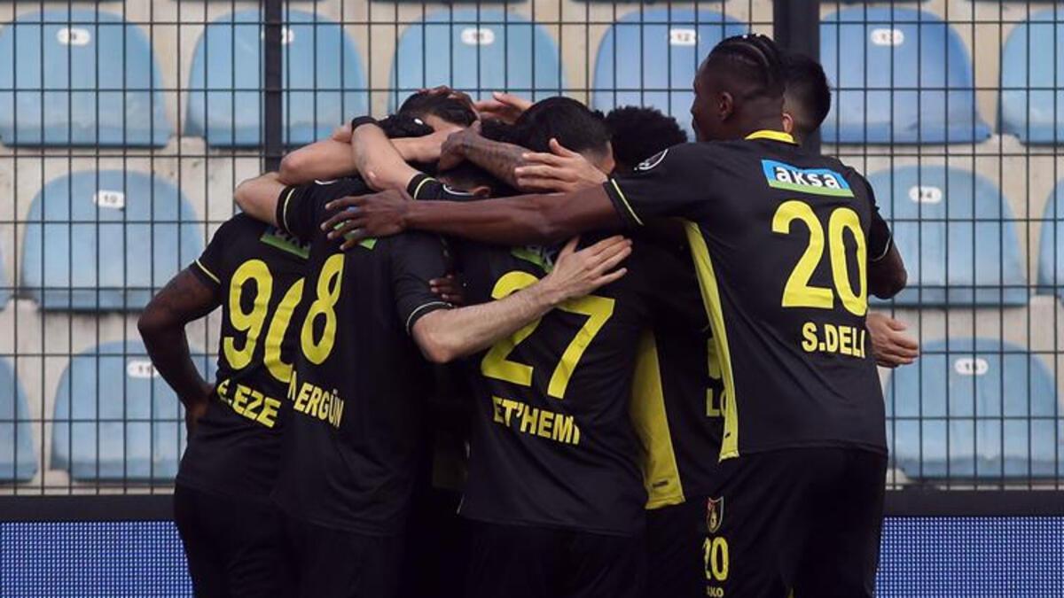 İstanbulspor'da 4 oyuncu, Fenerbahçe maçı öncesi cezalı duruma düştü