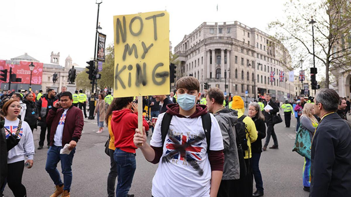 Londra’daki monarşi zıddı harekette 52 gözaltı