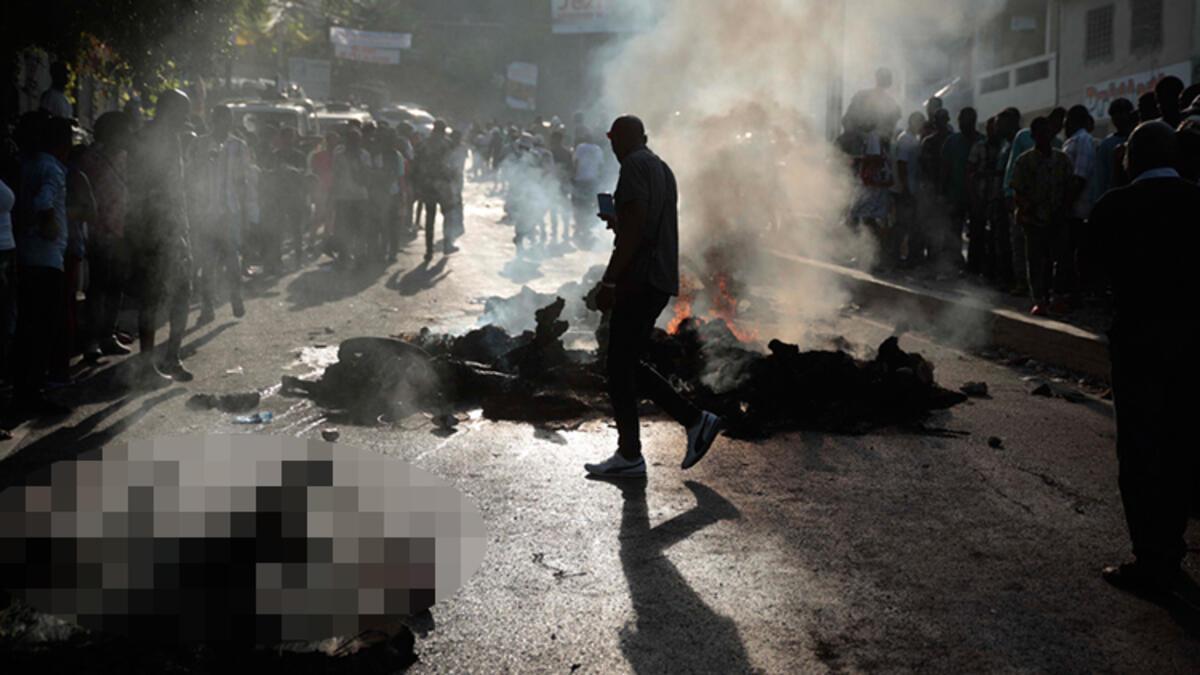 Öfkeli kalabalık, polisin elinden aldığı 13 'çete üyesini' canlı diri yaktı