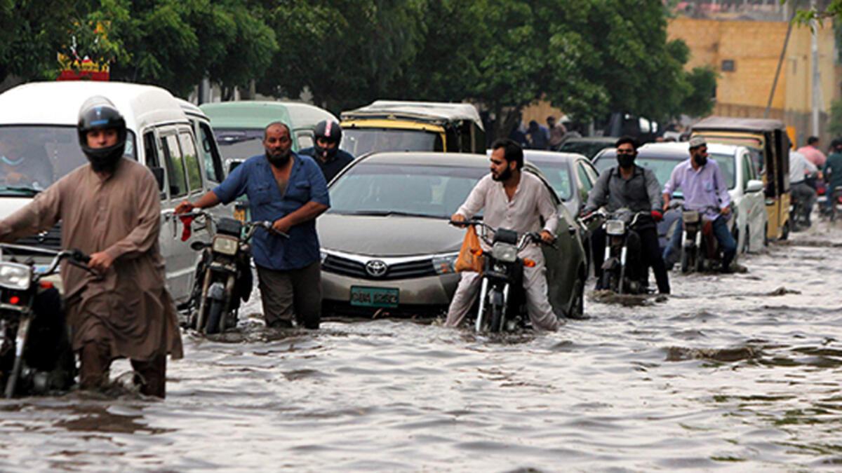 Pakistan’da şiddetli yağışlarda meyyit sayısı 14’e yükseldi