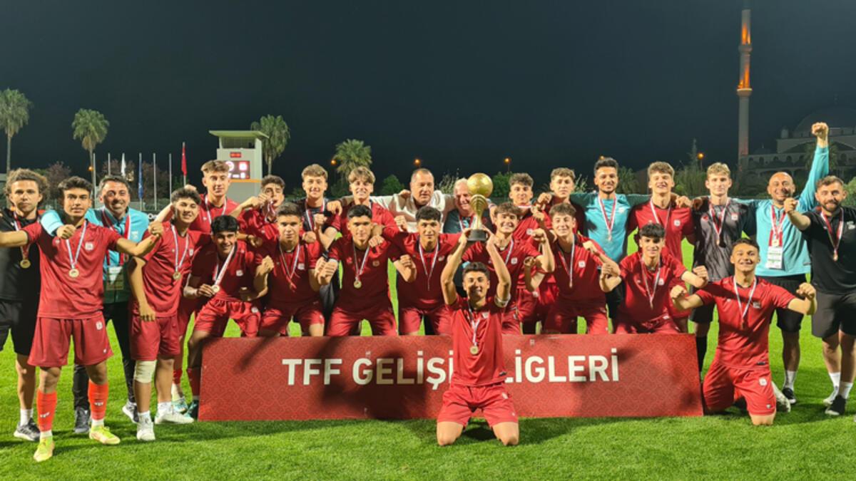 Sivasspor, U17 Seçkin A Ligi’ni şampiyon olarak tamamladı