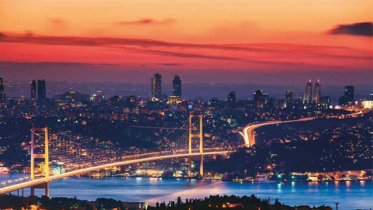 ABD’den, Peru’dan Kolombiya’dan turistler İstanbul’da Türk gecelerinde... Euro Boğazı