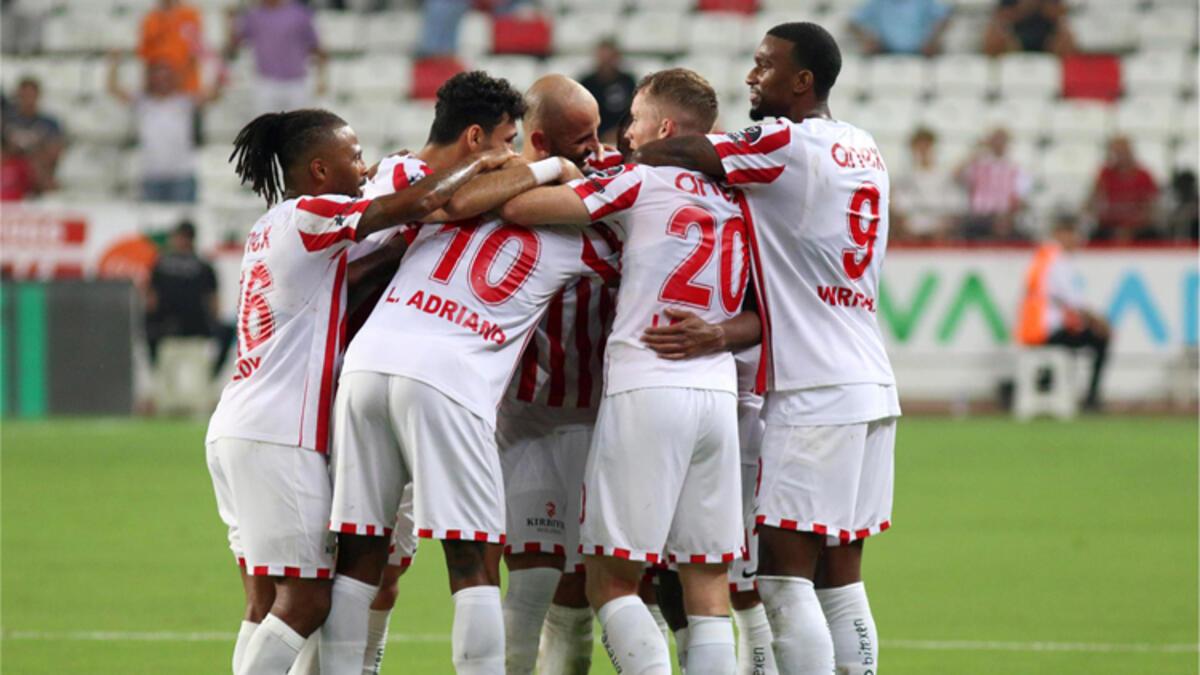 Antalyaspor’da 9 oyuncu ayrıldı, 5 oyuncunun kadro bulması istendi