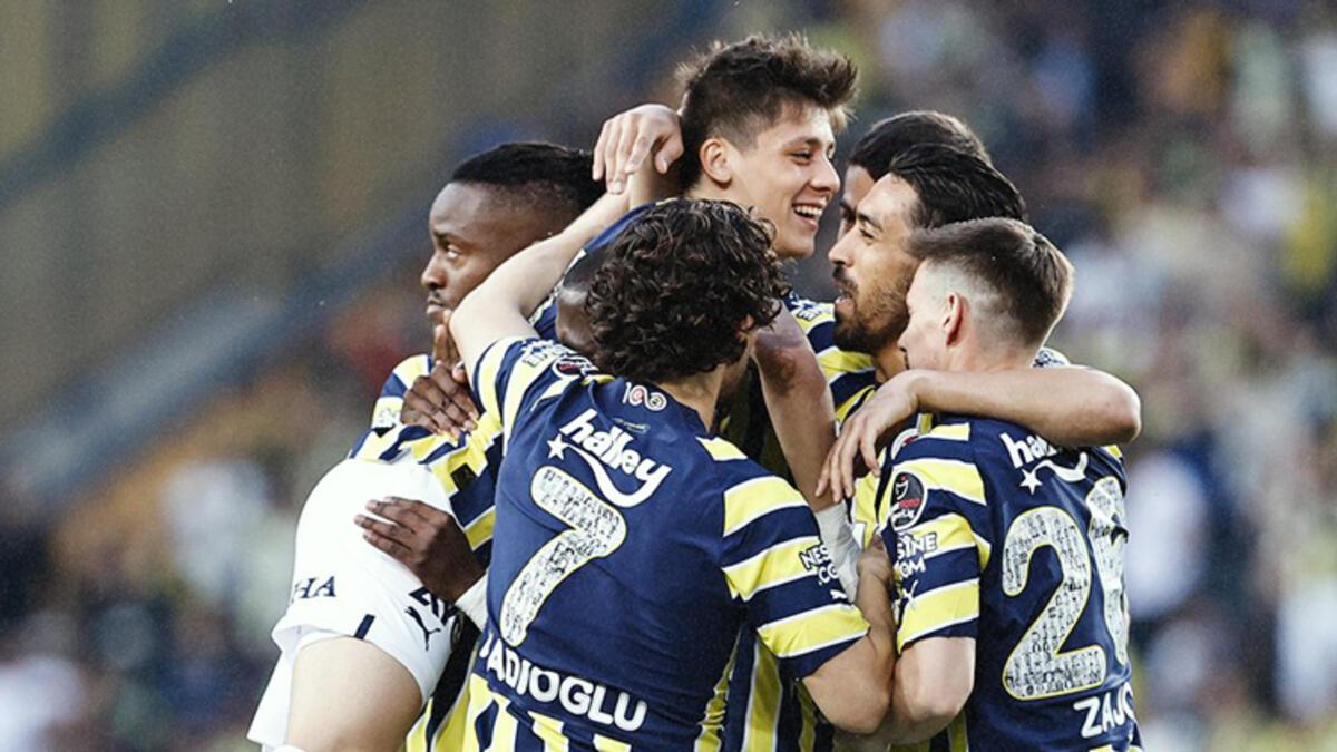 Fenerbahçe'de futbol ve teknik heyet, derbi öncesi tek yürek!