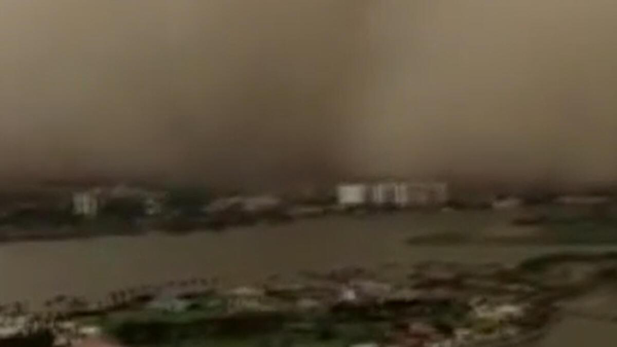 Mısır'ı kum fırtınası vurdu: 1 meyyit, 5 yaralı