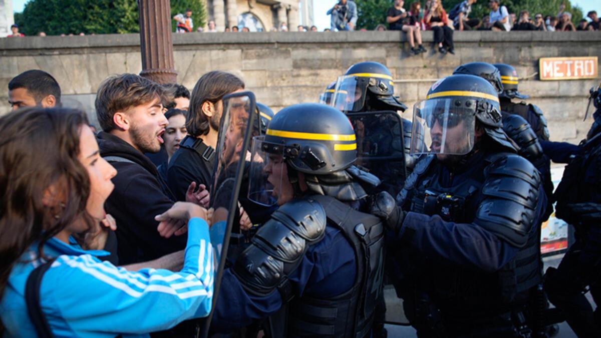 Fransa’da son durum: Belediye liderlerinden şiddet tersi mitingler