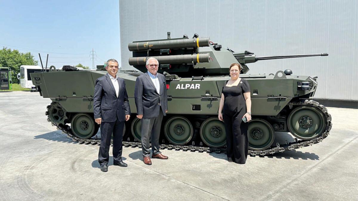 Türkiye’nin birinci ağır sınıf paletli insansız zırhlı aracı tanıtıldı: Yerli otonom ‘tank’