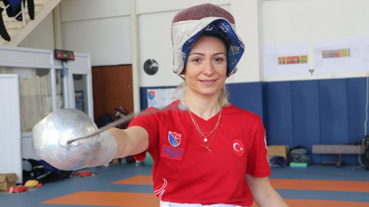 14 yıl sonra ulusal ekibe dönen eskrimci Şenay Güner, Paralimpik Oyunları'na hazırlanıyor