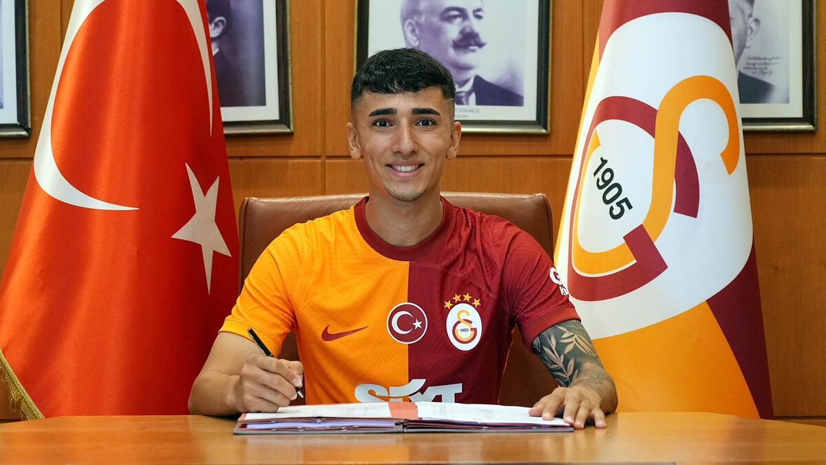 19 yaşındaki Caner Doğan, Galatasaray ile profesyonel mukavele imzaladı