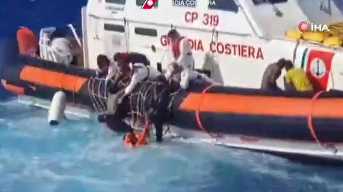 İtalya açıklarında iki göçmen teknesi battı: 2 meyyit, 31 kayıp