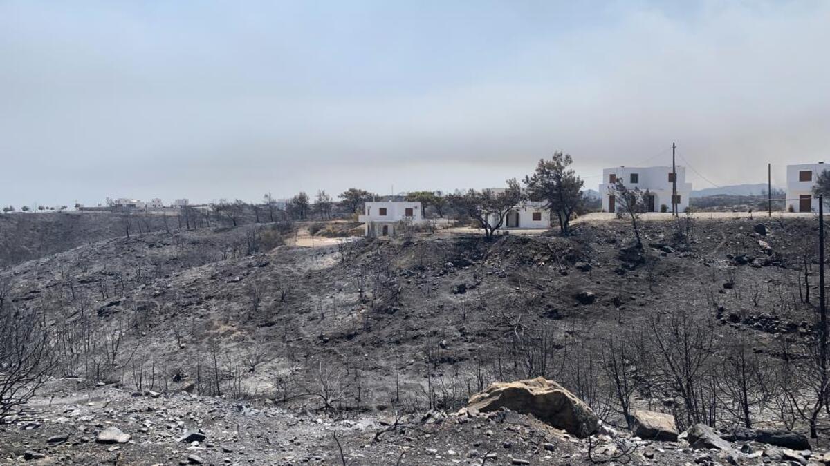 Miçotakis'ten yangından etkilenen turistlere tatil kelamı