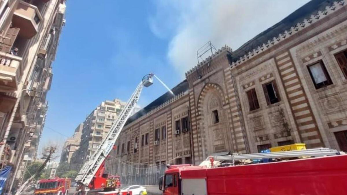 Mısır'da Evkaf Bakanlığı binasında korkutan yangın