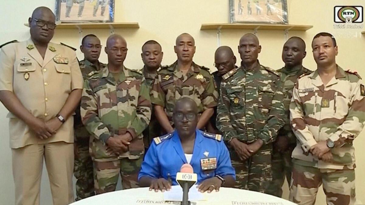Nijer’de ordu idareye el koydu