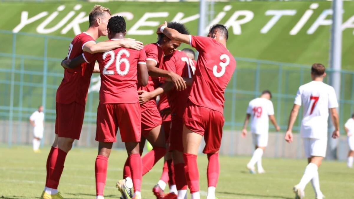 Sivasspor hazırlık maçında Antalyaspor'u 2-0 yendi