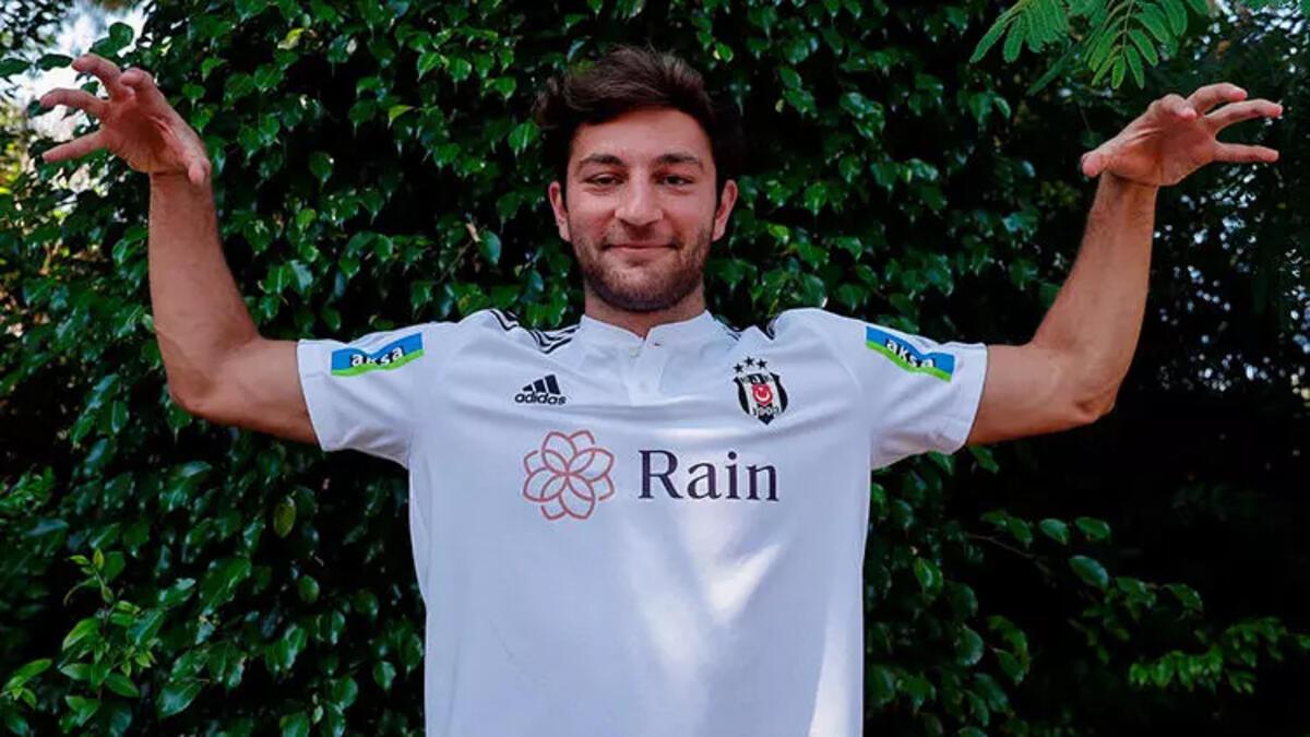 Son dakika: Beşiktaşlı futbolcu Emrecan Uzunhan trafikte akına uğradı