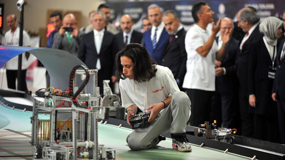 15'inci Milletlerarası MEB Robot Yarışı başladı