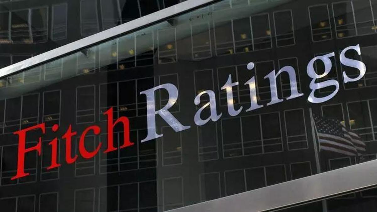 Fitch Ratings'ten 2 yıl sonra bir ilk! Türkiye'nin kredi notunu negatiften durağana çıkardı
