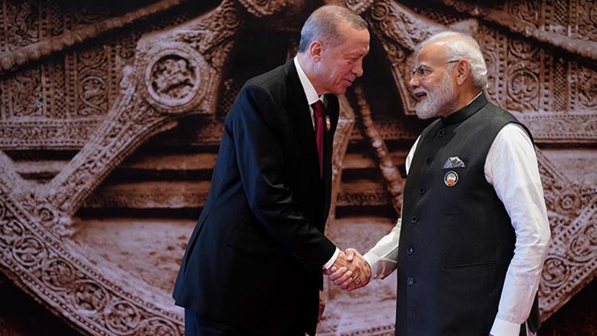 G20 Başkanlar Tepesi başlıyor... Cumhurbaşkanı Erdoğan, Modi tarafından karşılandı