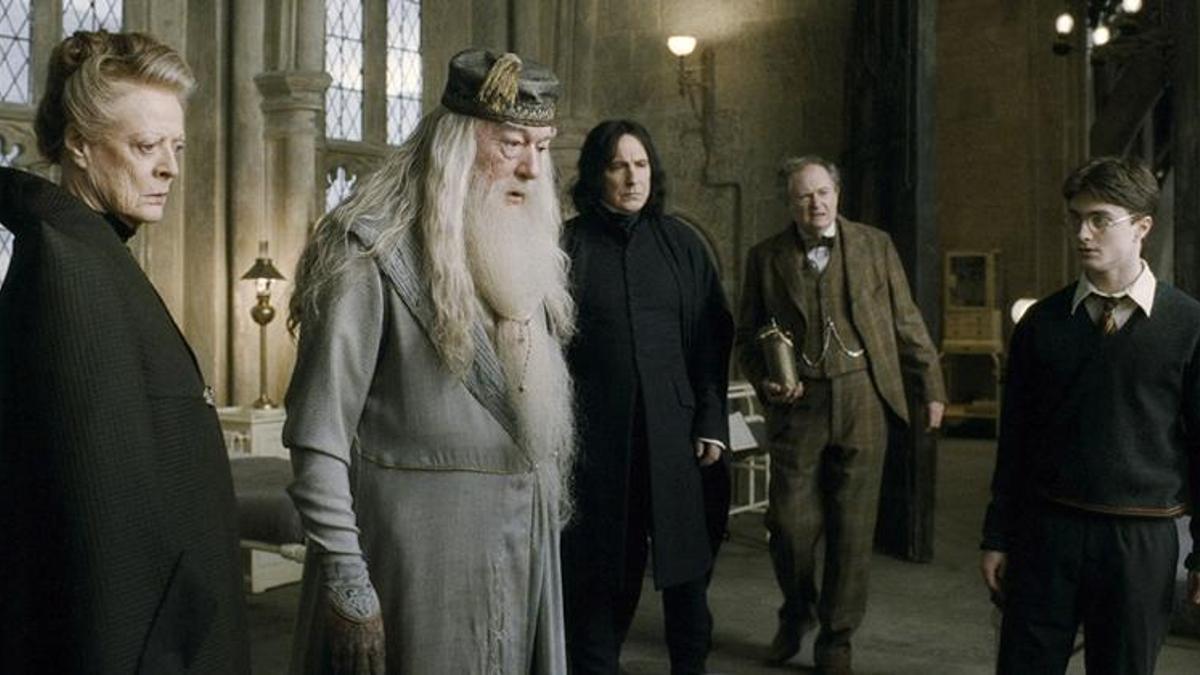 Harry Potter serisinin Dumbledore'u Michael Gambon öldü