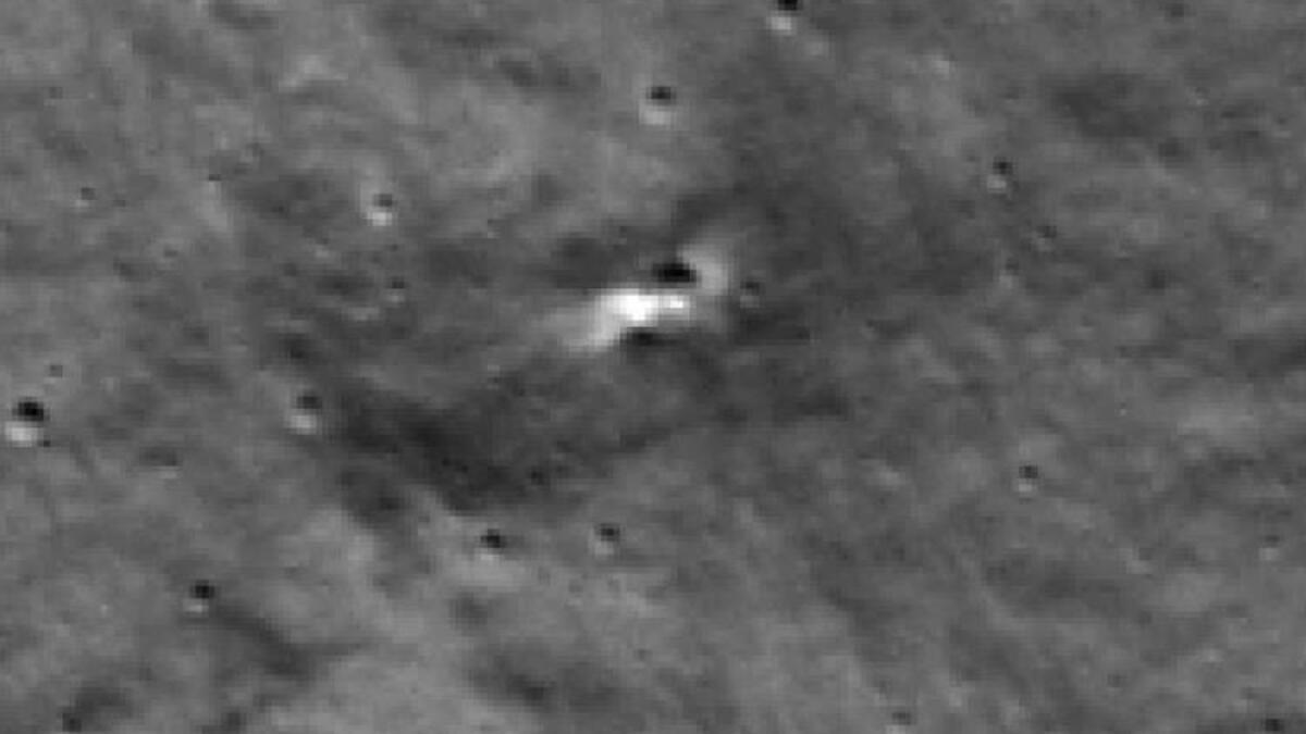 NASA manzaraları yayınladı: Rusya’nın Ay yüzeyine çarpan uzay aracı 10 metre çapında krater oluşturdu