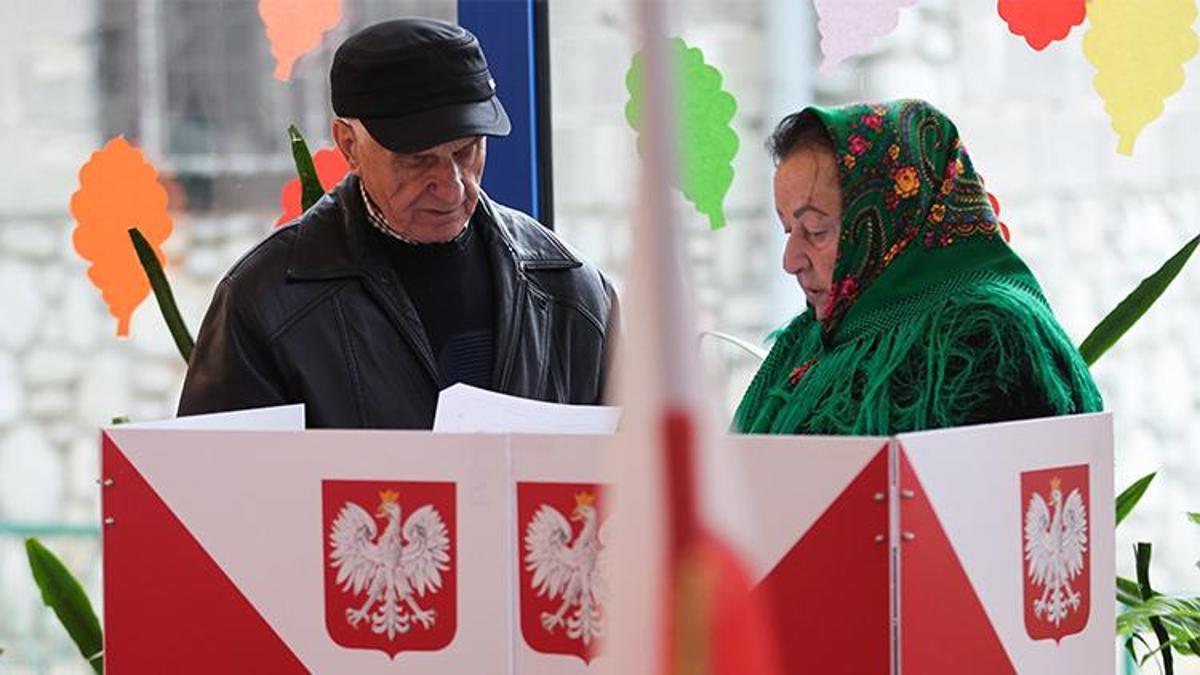 Polonya'da 30 milyon seçmen sandık başında