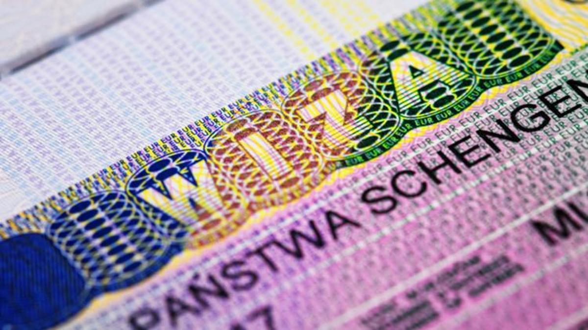 Polonya'da adapsız vize skandalı